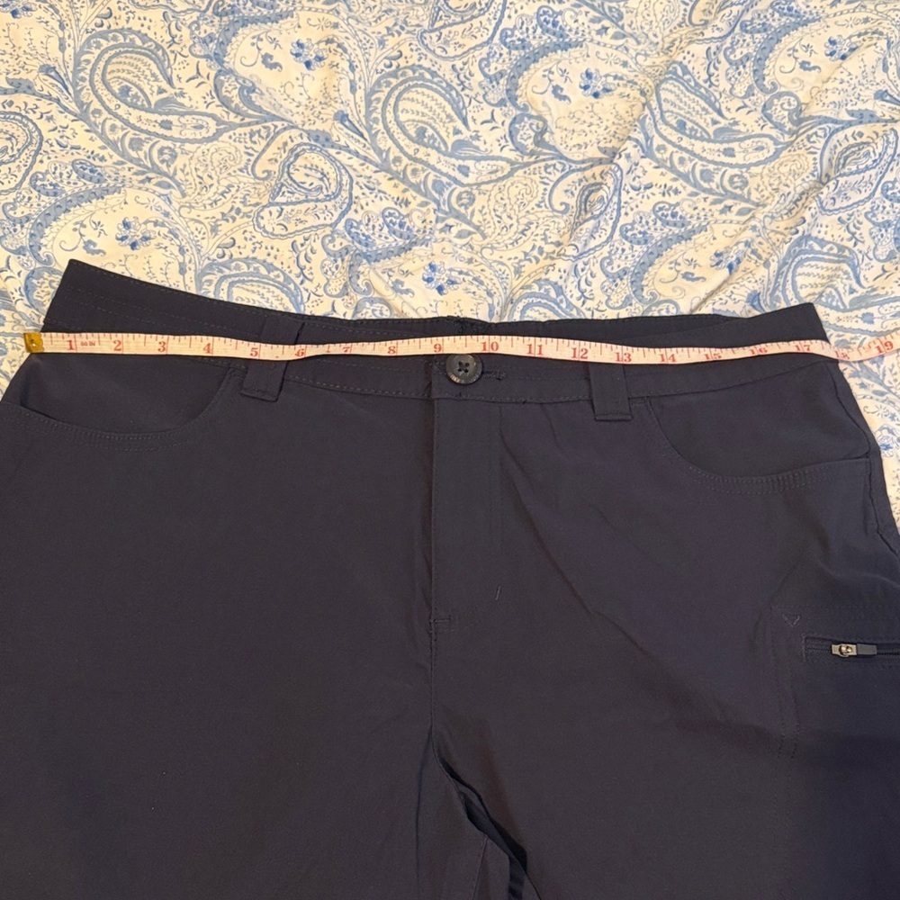 Eddie Bauer Navy  Men's Shorts - Picture 5 of 6